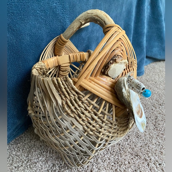 Handmade antler handle basket - Picture 2 of 12